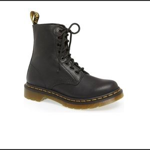 Dr. Martens 1460 Pascal Boots
